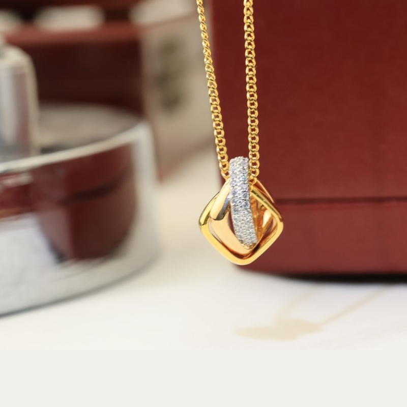Ca*t*er necklaces